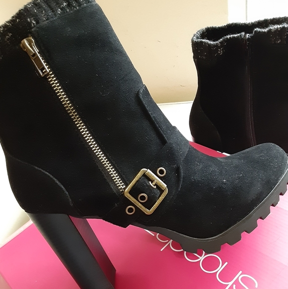 Size 11 wide Sweater Cuff Bootie - Picture 7 of 8